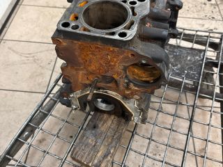 bontott VW PASSAT B6 Motorblokk (Fűzött)