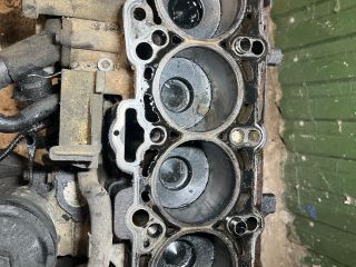 bontott VW PASSAT B6 Motorblokk (Fűzött)