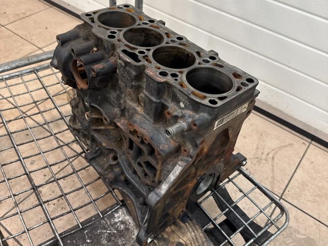 bontott VW PASSAT B6 Motorblokk (Fűzött)