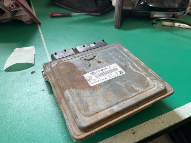 bontott VW PASSAT B6 Motorvezérlő