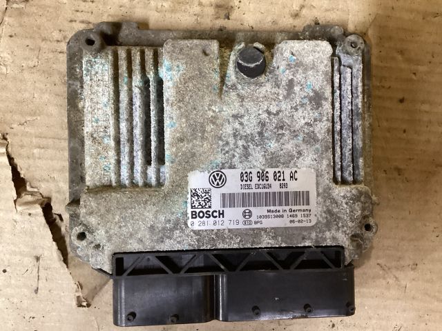 bontott VW PASSAT B6 Motorvezérlő