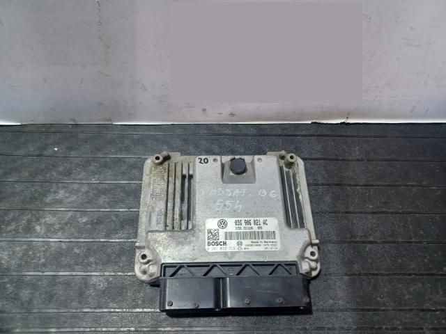 bontott VW PASSAT B6 Motorvezérlő