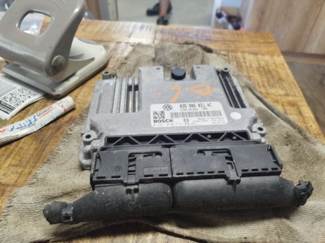 bontott VW PASSAT B6 Motorvezérlő