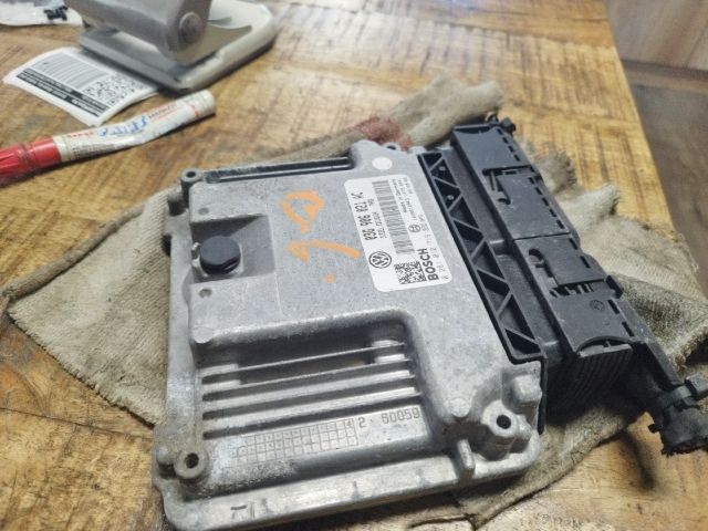 bontott VW PASSAT B6 Motorvezérlő