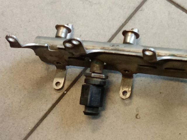 bontott VW PASSAT B6 Porlasztó Sor / Híd