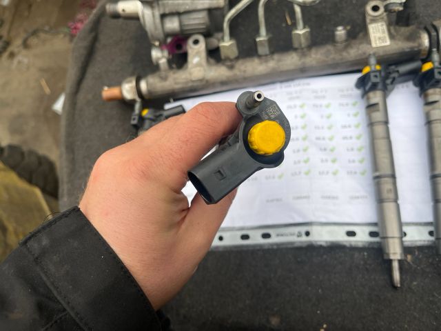 bontott VW PASSAT B6 Porlasztó Sor / Híd