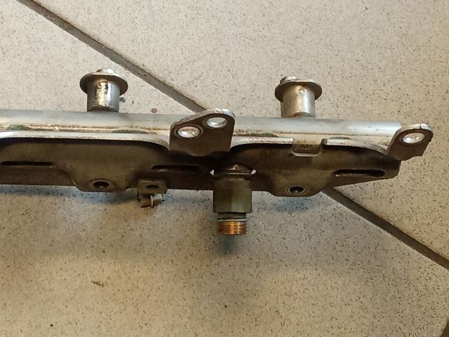 bontott VW PASSAT B6 Porlasztó Sor / Híd