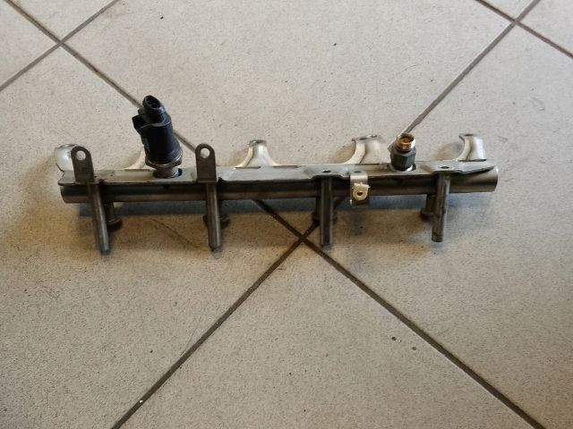 bontott VW PASSAT B6 Porlasztó Sor / Híd