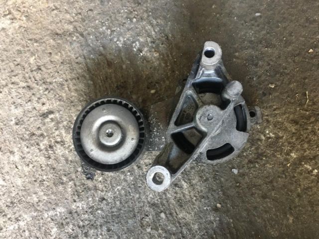 bontott VW PASSAT B6 Szíjfeszítő Görgő