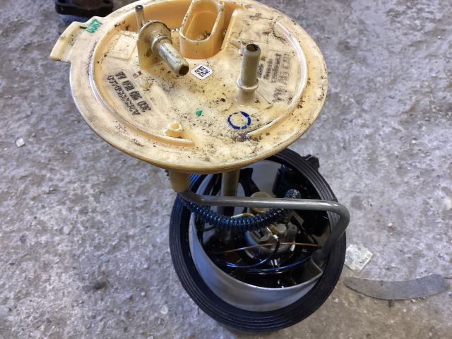 bontott VW PASSAT B6 Üzemanyag Szivattyú