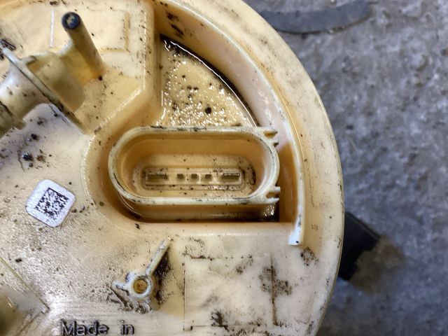 bontott VW PASSAT B6 Üzemanyag Szivattyú