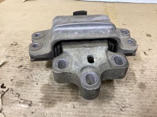 bontott VW PASSAT B6 Váltó Tartó Bak (Pozíciófüggetlen)