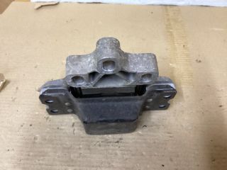 bontott VW PASSAT B6 Váltó Tartó Bak (Pozíciófüggetlen)