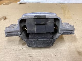 bontott VW PASSAT B6 Váltó Tartó Bak (Pozíciófüggetlen)