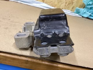 bontott VW PASSAT B6 Váltó Tartó Bak (Pozíciófüggetlen)