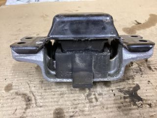 bontott VW PASSAT B6 Váltó Tartó Bak (Pozíciófüggetlen)