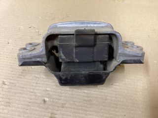 bontott VW PASSAT B6 Váltó Tartó Bak (Pozíciófüggetlen)