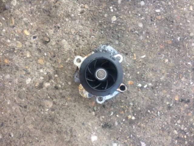 bontott VW PASSAT B6 Vízpumpa