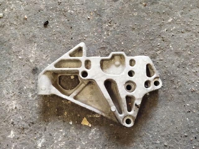 bontott VW PASSAT B6 Motor Tartó Bak Bal