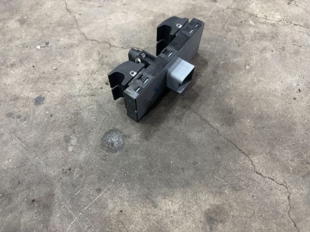 bontott VW PASSAT B6 Ablakemelő Kapcsoló Négyes / Kettes