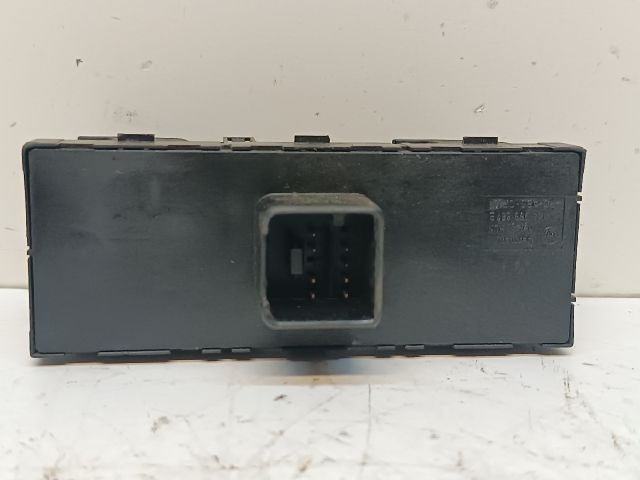 bontott VW PASSAT B6 Ablakemelő Kapcsoló Négyes / Kettes