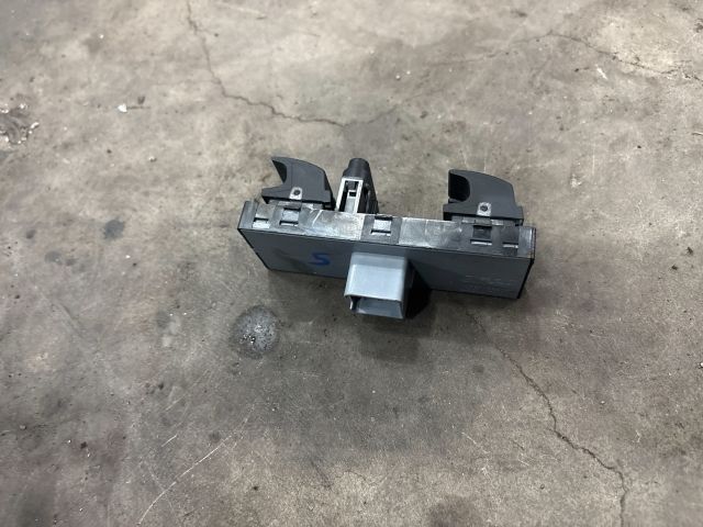 bontott VW PASSAT B6 Ablakemelő Kapcsoló Négyes / Kettes