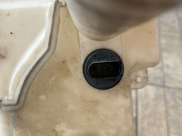 bontott VW PASSAT B6 Ablakmosó Tartály