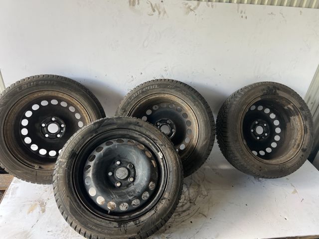 bontott VW PASSAT B6 Acélfelni Szett Gumival