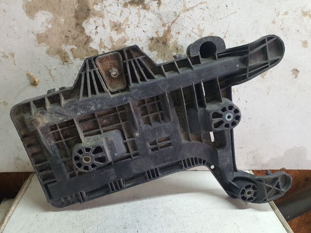 bontott VW PASSAT B6 Akkumulátor Tartó