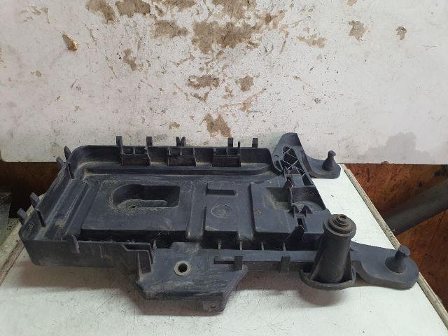 bontott VW PASSAT B6 Akkumulátor Tartó