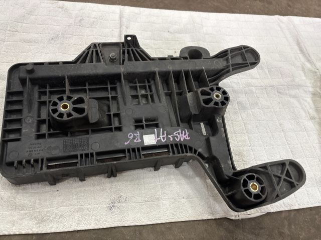 bontott VW PASSAT B6 Akkumulátor Tartó