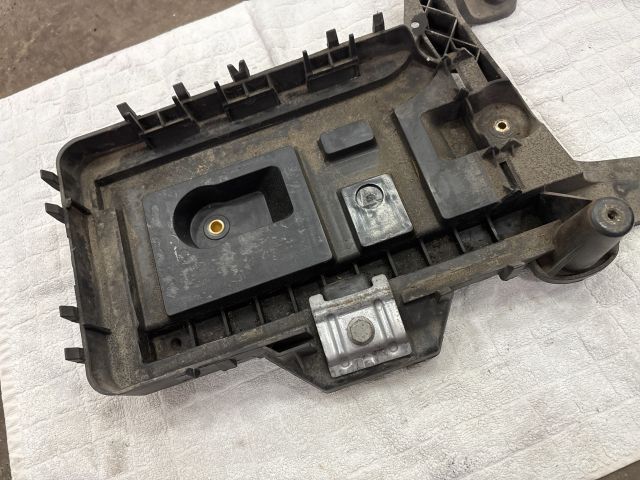 bontott VW PASSAT B6 Akkumulátor Tartó