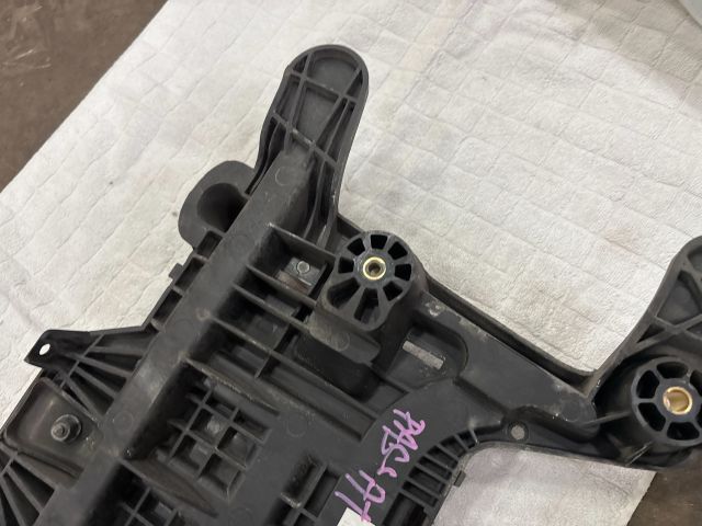 bontott VW PASSAT B6 Akkumulátor Tartó