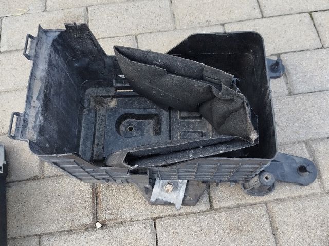 bontott VW PASSAT B6 Akkumulátor Tartó