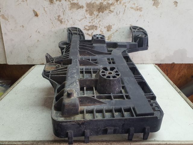 bontott VW PASSAT B6 Akkumulátor Tartó