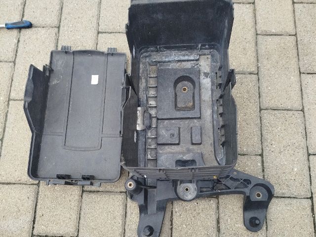 bontott VW PASSAT B6 Akkumulátor Tartó