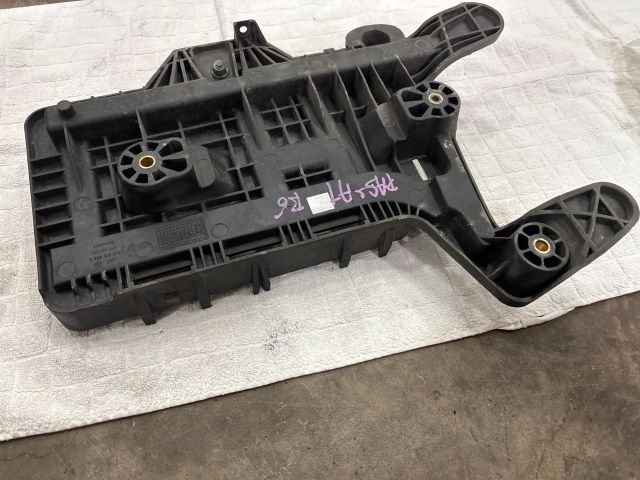 bontott VW PASSAT B6 Akkumulátor Tartó