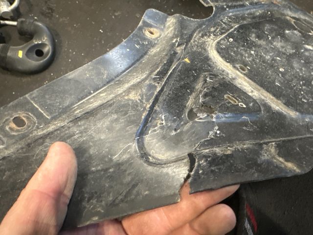 bontott VW PASSAT B6 Alsó Motorburkolat