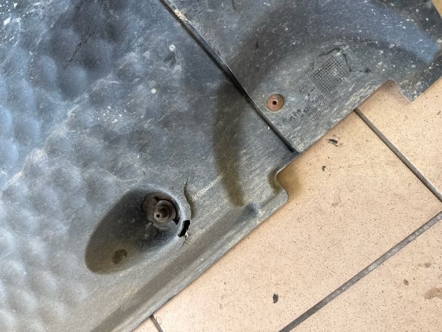 bontott VW PASSAT B6 Alsó Padlólemez Burkolat