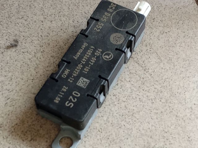 bontott VW PASSAT B6 Antenna Erősítő