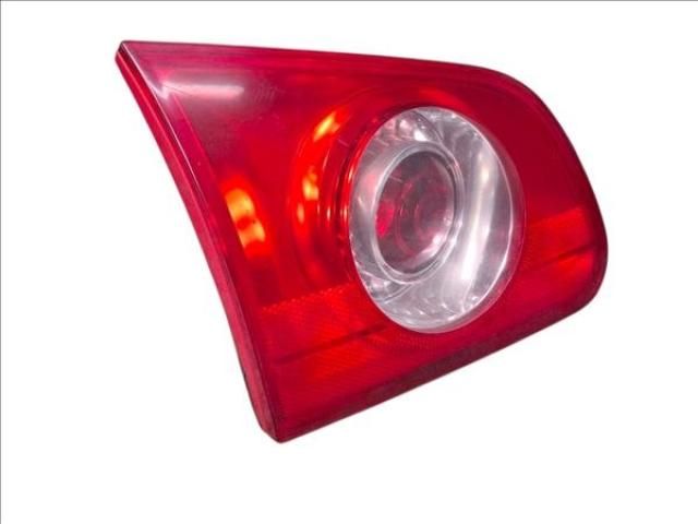 bontott VW PASSAT B6 Bal Belső Hátsó Lámpa