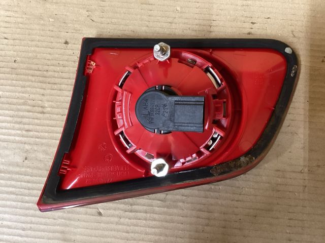 bontott VW PASSAT B6 Bal Belső Hátsó Lámpa