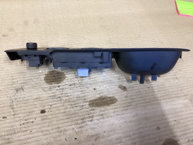 bontott VW PASSAT B6 Bal első Ablakemelő Kapcsoló