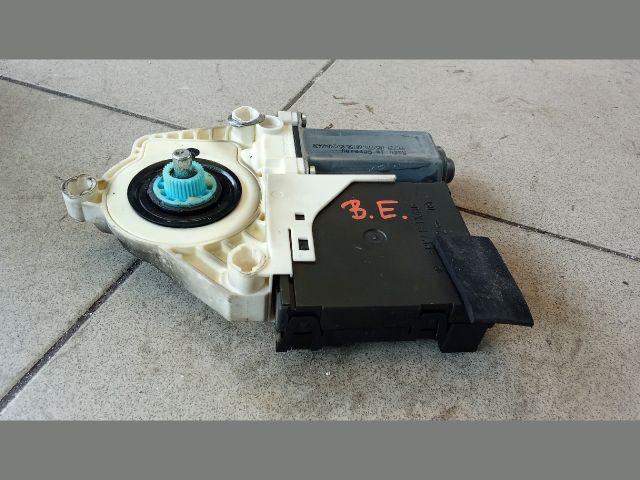 bontott VW PASSAT B6 Bal első Ablakemelő Motor