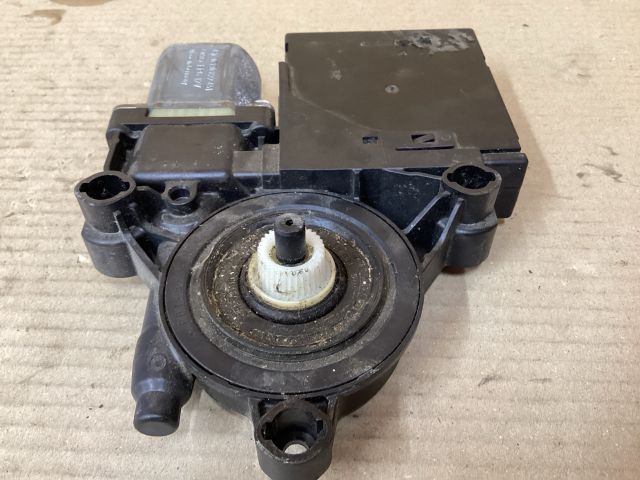 bontott VW PASSAT B6 Bal első Ablakemelő Motor