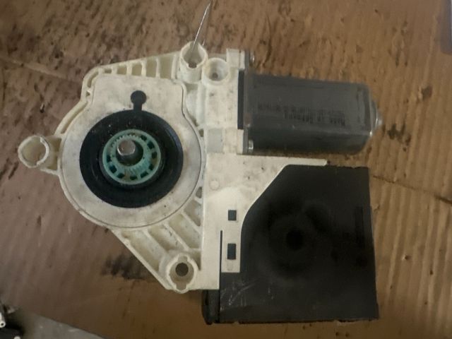 bontott VW PASSAT B6 Bal első Ablakemelő Motor