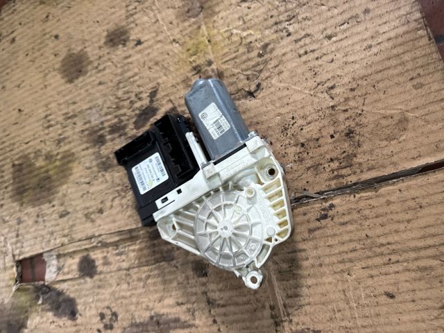 bontott VW PASSAT B6 Bal első Ablakemelő Motor