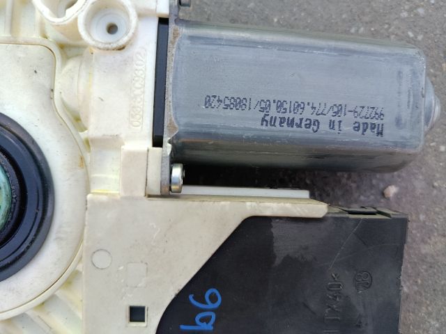bontott VW PASSAT B6 Bal első Ablakemelő Motor