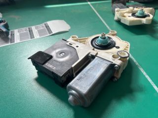 bontott VW PASSAT B6 Bal első Ablakemelő Motor