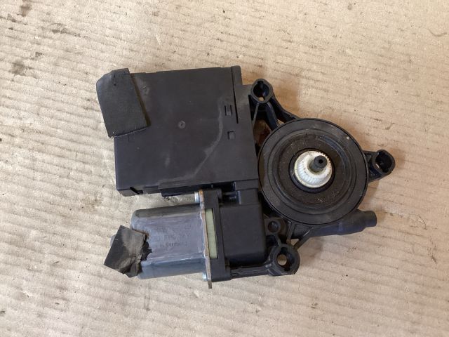 bontott VW PASSAT B6 Bal első Ablakemelő Motor